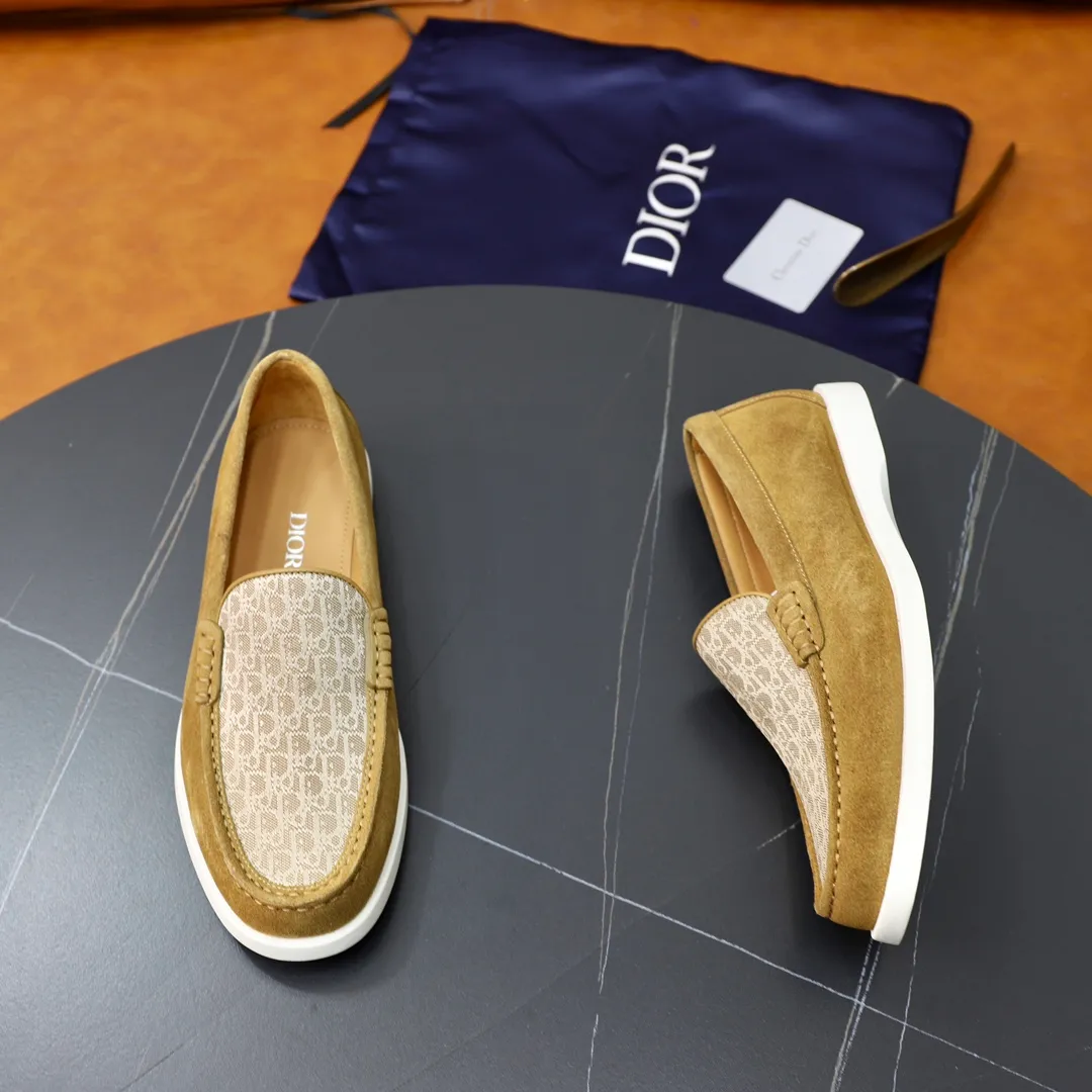 Ex-factory price: 540🙅‍♂️🙅‍♂️🙅‍♂️ Brand: Dior DIOR Standard code: Men's code 38/44 (45 can be customized) Grade: Same as the official website Material: Original cowhide stitching, cowhide lining, original TPU wear-resistant soft outsole Style categories: Leisure and sports version, footwear for driving, young fashion, European and American trends, British style Color: actual picture color